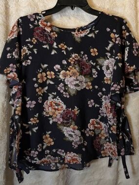 One Clothing Los Angeles Black Pink Floral Blouse Top Size Medium Open Tie Sides